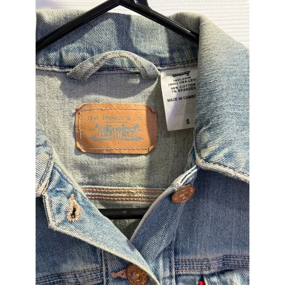 Levis Womens Cropped Denim Trucker Jacket Light Wash Blue Small Stretch Cotton - Picture 9 of 10